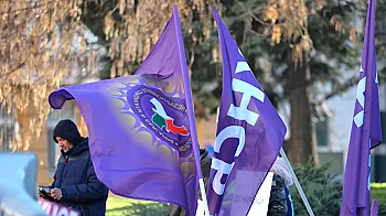 Изплащането на пенсиите започва с протести на пощите