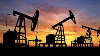 Геополитика vs. свръхпредлагане: Петролът изпраща най-лошата си година от 2020