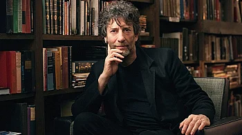 Нийл Геймън отхвърли обвиненията в сексуален тормоз, пише нова книга