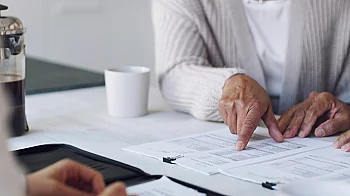 335 000 българи си преместиха парите за втора пенсия