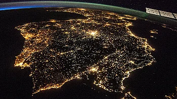 Земята нощем: Светът свети повече, но не навсякъде