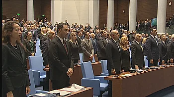 239 депутати се регистрираха в зала и положиха клетва: Започна 52-ото НС