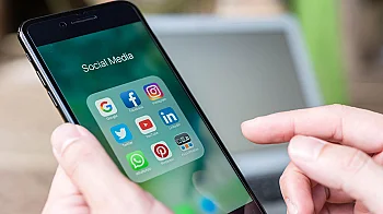 Социалните мрежи и отказът от критично мислене: Кой носи отговорност?