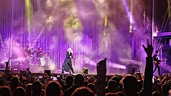 1000 чаши дъждовно уиски от Garbage за София