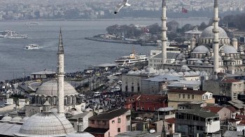 Край на „таксата за маса“: Турция въвежда нови правила за кафенета и ресторанти