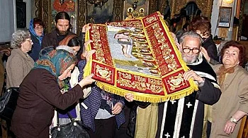 Разпети петък – без  Света литургия през деня, изнася се Христовата плащаница