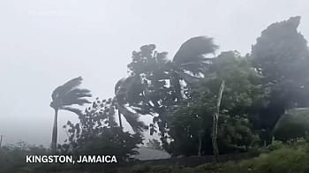 Трима загинали и десетки хиляди без ток още преди „Мелиса“ да удари Ямайка