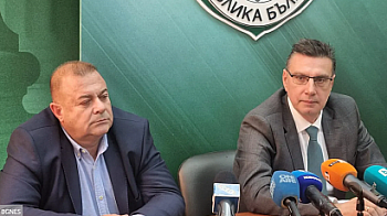 Тройното убийство в Бургаско: Жертвите първо намушкани с нож, после застреляни