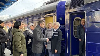 Премиерът Денков и министри пристигнаха в Украйна - стоим твърдо на страната на справедливостта