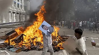 Арестуваха бившия премиер на Непал заради кървавите протести