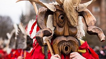 Перник в очакване на „Сурва“: Магия, звънци и хиляди участници