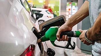 Бензинът е поевтинял с 2% за литър през януари, а дизелът – с 1 евроцент