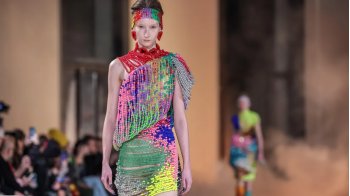 Модните тенденции за 2026: Смели цветове, ресни и „шумна“ луксозна естетика