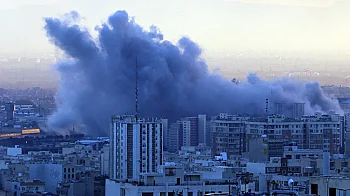 Израел и САЩ завзеха въздушното пространство на Иран. ОАЕ също се готвят за атака