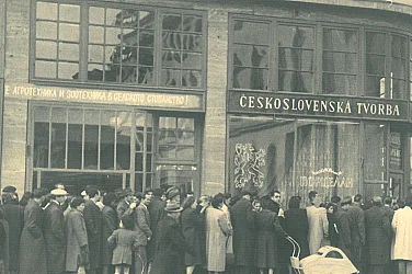 Протест в София срещу закриването на Чешкия център