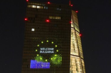 ЕЦБ казва „Добре дошла“ на България със светлинно шоу