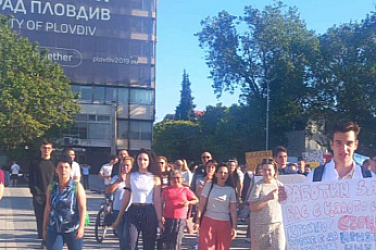 Студенти по медицина отново на протест в Пловдив