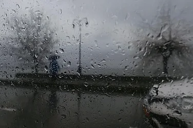 Жълт и оранжев код заради силни дъждове в Южна България