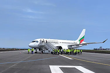 Летище Бургас отвори пистата след ремонт, първият полет кацна от София