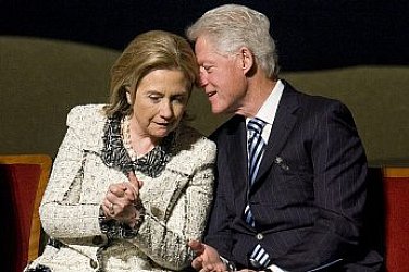 Привикаха на разпит Бил и Хилъри Клинтън