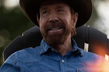 Чък Норис покорил вулкан на 3187 метра малко преди смъртта си