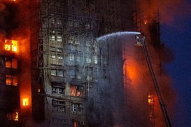 13 жертви при пожар в жилищен комплекс в Хонконг