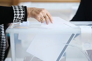 Най-много 20: Парламентът ограничи броя на изборните секции в държави извън ЕС