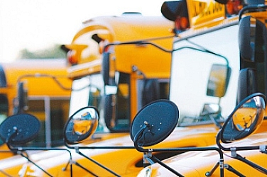 Модернизация в училищата. МОН купува електрически автобуси за 23 млн. лева