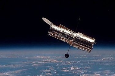 Космическият телескоп „Хъбъл“ може да се разбие на Земята по-рано от очакваното