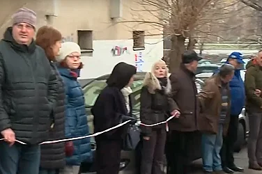 Жива верига срещу строеж: Жители бранят входа си в „Студентски град“