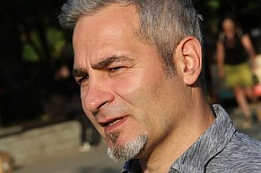 ПП-ДБ могат да се превърнат от двигател в мишена на протеста, предупреждава политолог