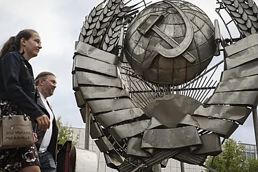 Народ без вяра, разпад без катарзис: Как крахът на СССР подготви путиновия авторитаризъм