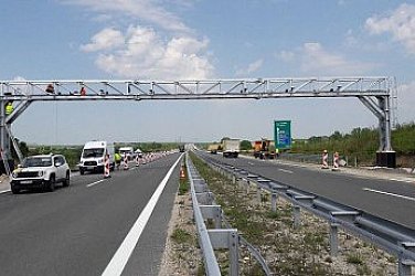 Гърция спира нарушителите на границата. България спира до снимката