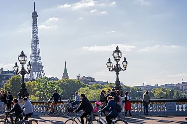 Как Париж се превърна от град на колите в град на велосипедите