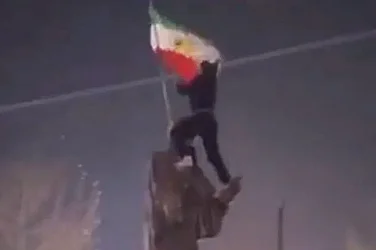 „Борим брутален режим с празни ръце“. Очевидци за убийствата на стотици протестиращи в Иран