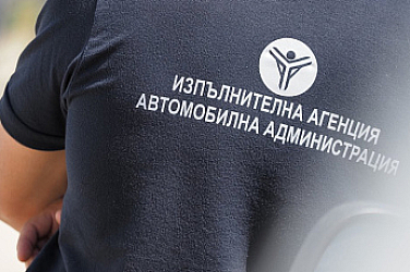 Служителите, поискали подкуп от екипа на Роби Уилямс остават в ареста