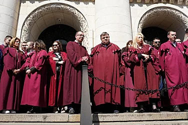 ВСС облече магистратите с по 2832 евро за държавна сметка