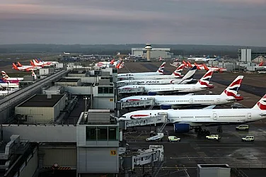 Лондон затяга правилата за пътуване. Какво трябва да знаем, ако ще летим до острова?