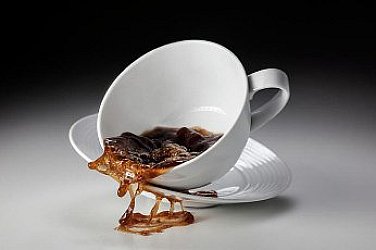 Кой съсипва съботното ни кафе? Нравите и либерализмът ни, нравите и либерализмът им