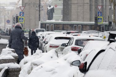 Затягане на коланите: Руснаците ще похарчат по-малко за празниците тази година