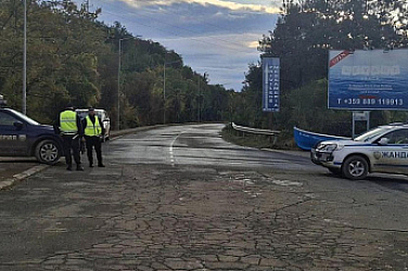 Ограничен достъп до Елените, обстановката в Бургас постепенно се нормализира