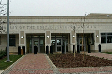 Сигнали за бомби в посолствата на САЩ и Франция в София