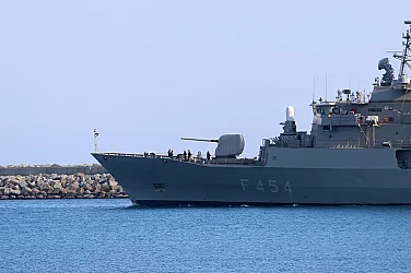 22 държави са готови да охраняват Ормузкия проток. Какви са нюансите?