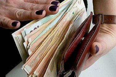 Вдигат извънредно заплатите на стотици хиляди в бюджетната сфера