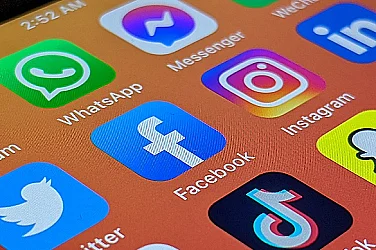 Гърция забранява социалните мрежи за деца под 15 г. от 2027 г.