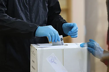 Двоен вот от пазител на изборите: Член на СИК с глоба 511 евро