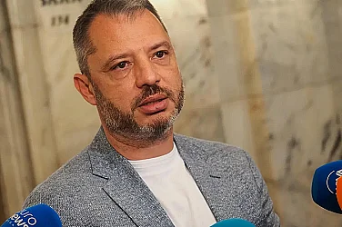Делян Добрев напуска ГЕРБ, съобщават медии. От партията няма официално потвърждение