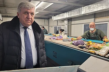 Спират работа на производствената линия на „Кроношпан“ заради лоши миризми