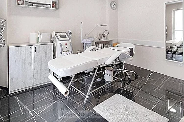 Процедурите в козметичните салони се предавали в реално време в порно сайтове