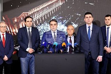 Ода за политическата глупост: От разделението прави силата до лошото жълто-синьо